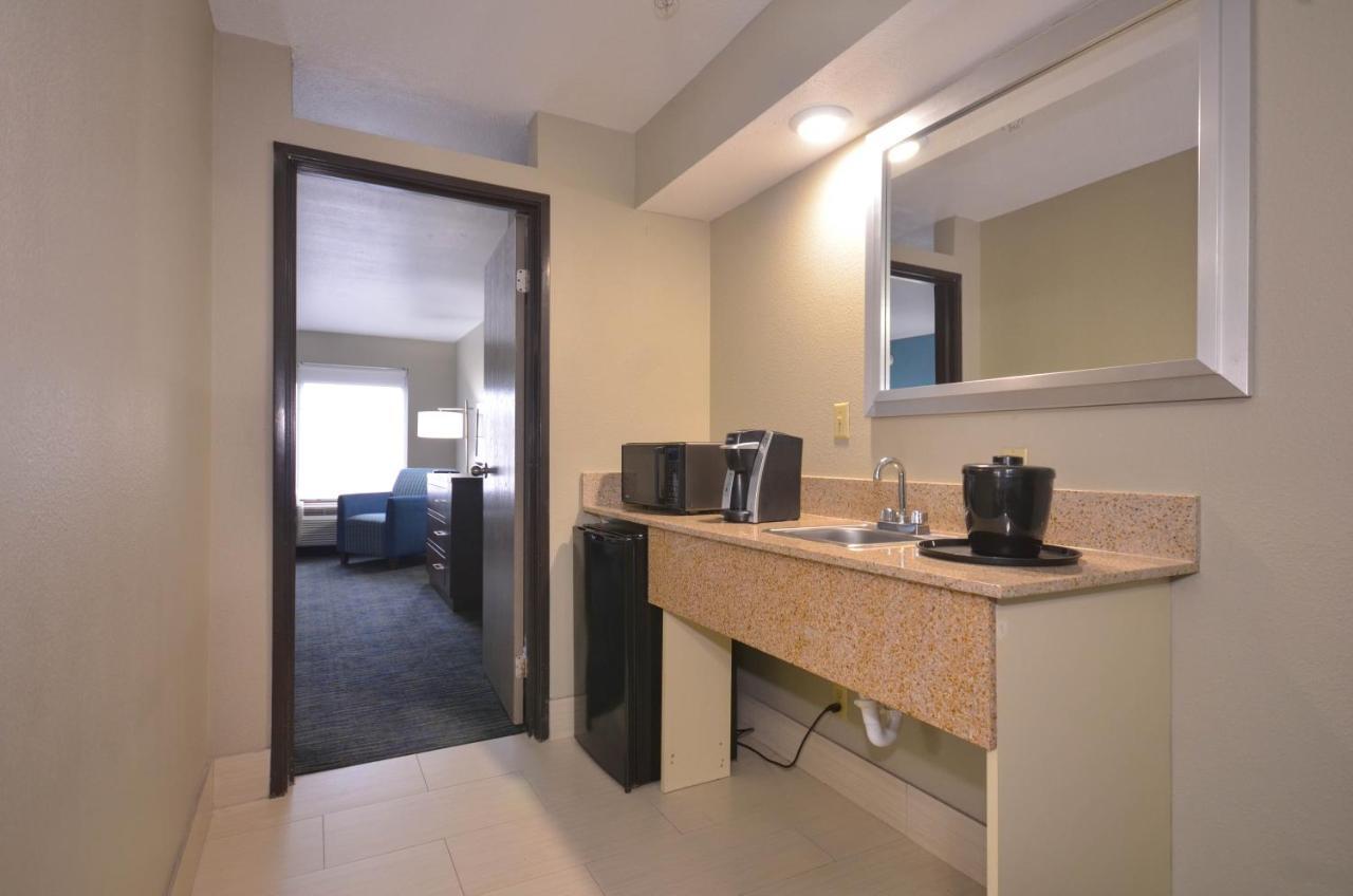 Holiday Inn Express & Suites Fayetteville University Of Arkansas Area By Ihg Extérieur photo