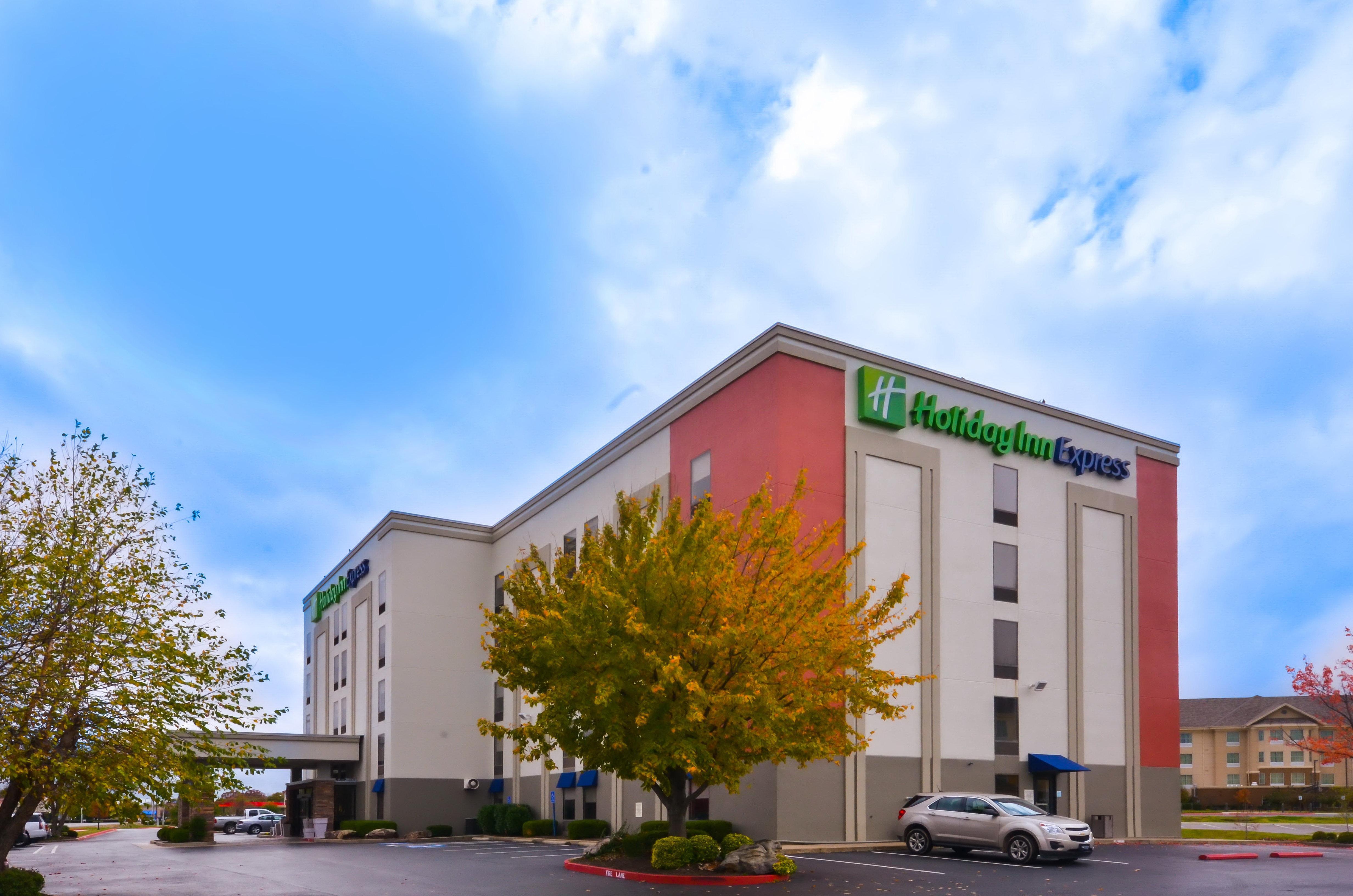 Holiday Inn Express & Suites Fayetteville University Of Arkansas Area By Ihg Extérieur photo