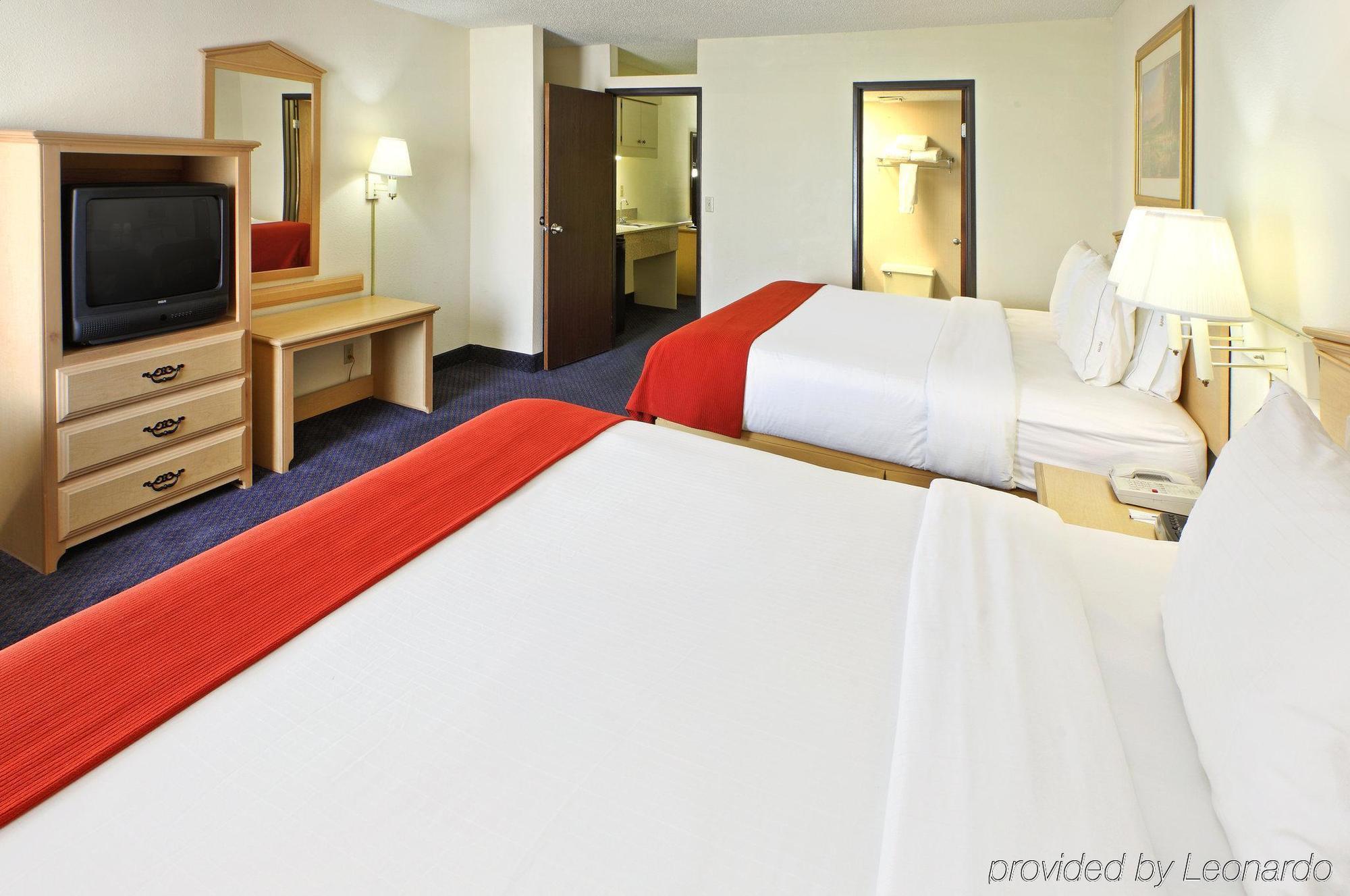 Holiday Inn Express & Suites Fayetteville University Of Arkansas Area By Ihg Chambre photo