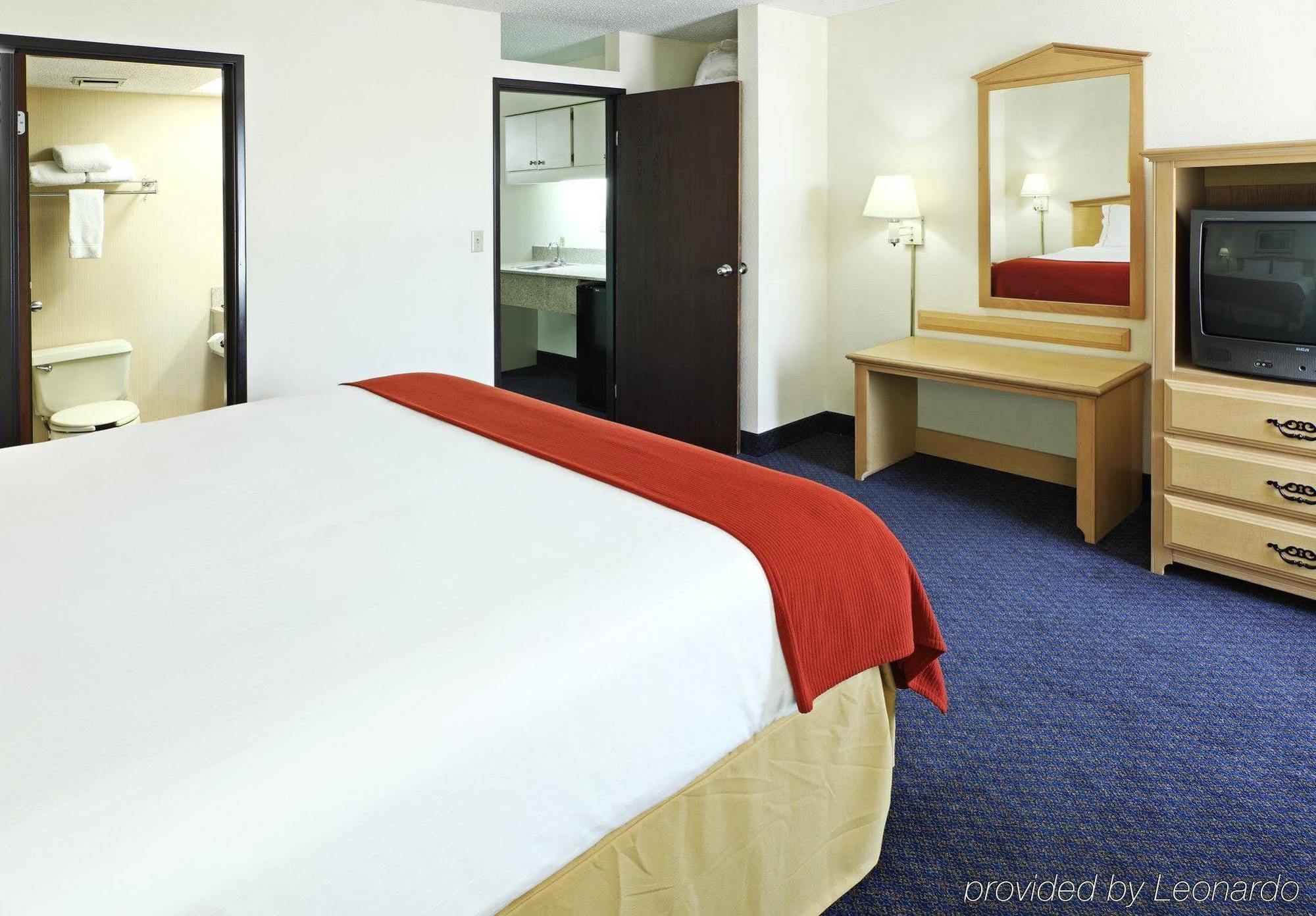 Holiday Inn Express & Suites Fayetteville University Of Arkansas Area By Ihg Chambre photo